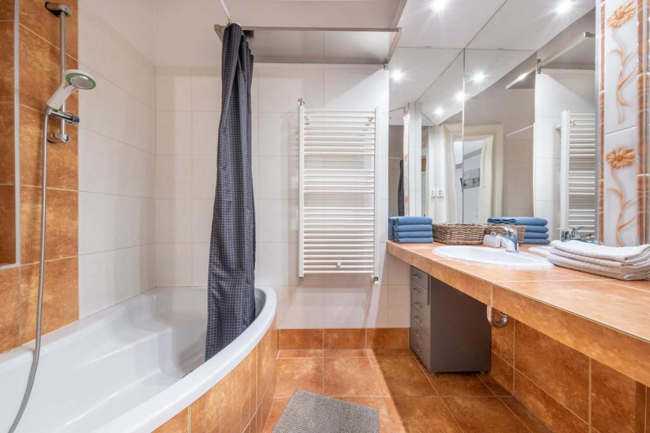 Anastasia 2 Bedrooms On Vaci Utca Апартаменты *